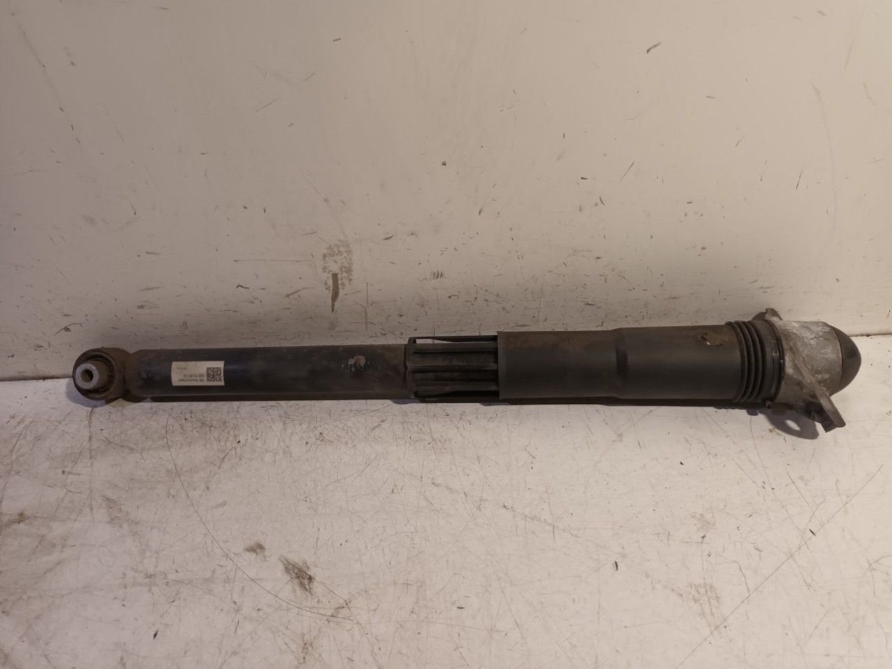 Schokbreker rechts achter Volkswagen Golf, Onderdelen@venauto.nl, Van der Ven Autorecycling B.V., Ettenseweg 76, 4706 PB Roosendaal, The Netherlands