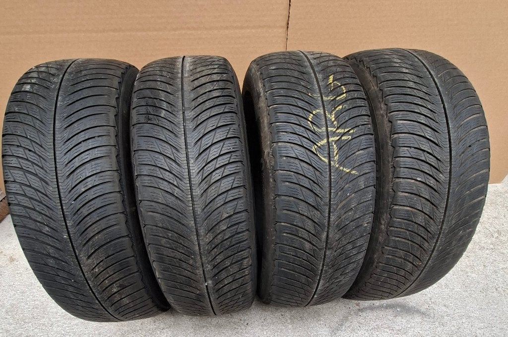 4 pneus 235/60/18, Autos : Pièces & Accessoires, Pneus hiver, Véhicule de tourisme, Enlèvement, Pneu(s)
