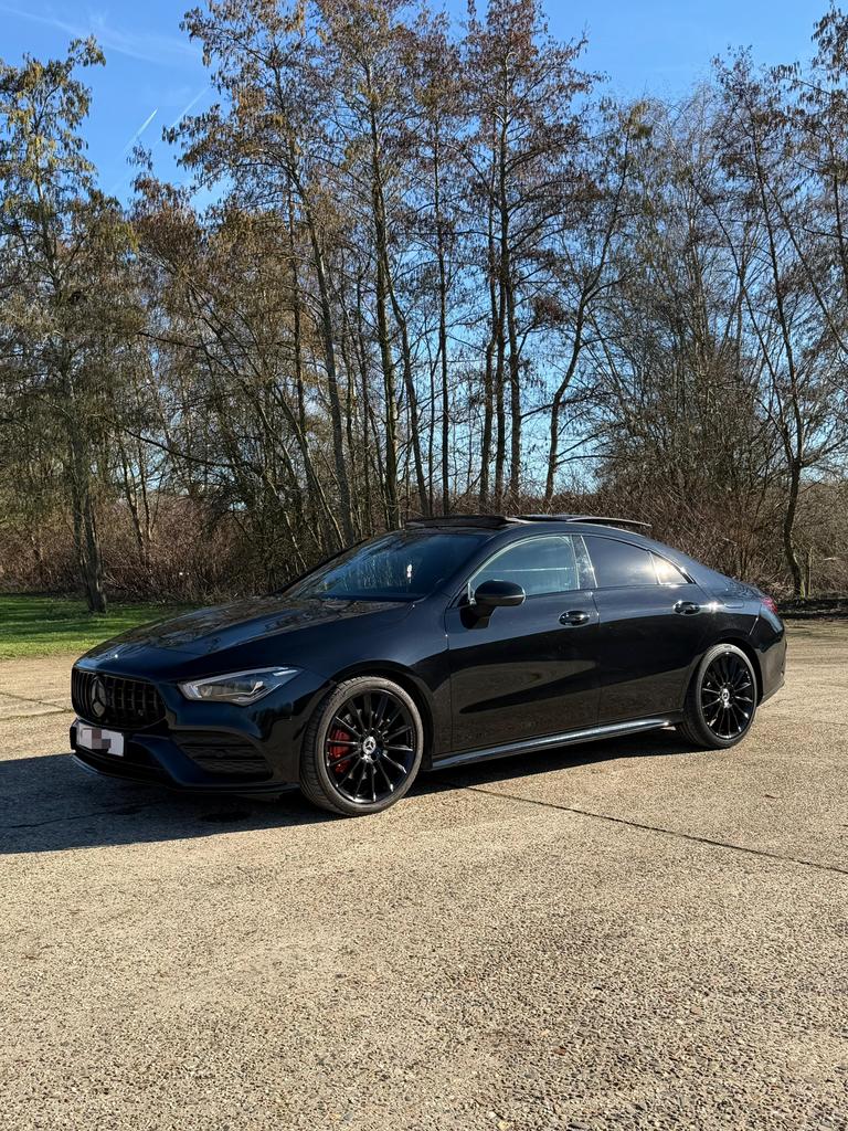 Mercedes-Benz CLA 200 AMG Line Night Pakket Panorama 19” AMG, Auto's, CLA, Euro 6, 4 cilinders, Alcantara
