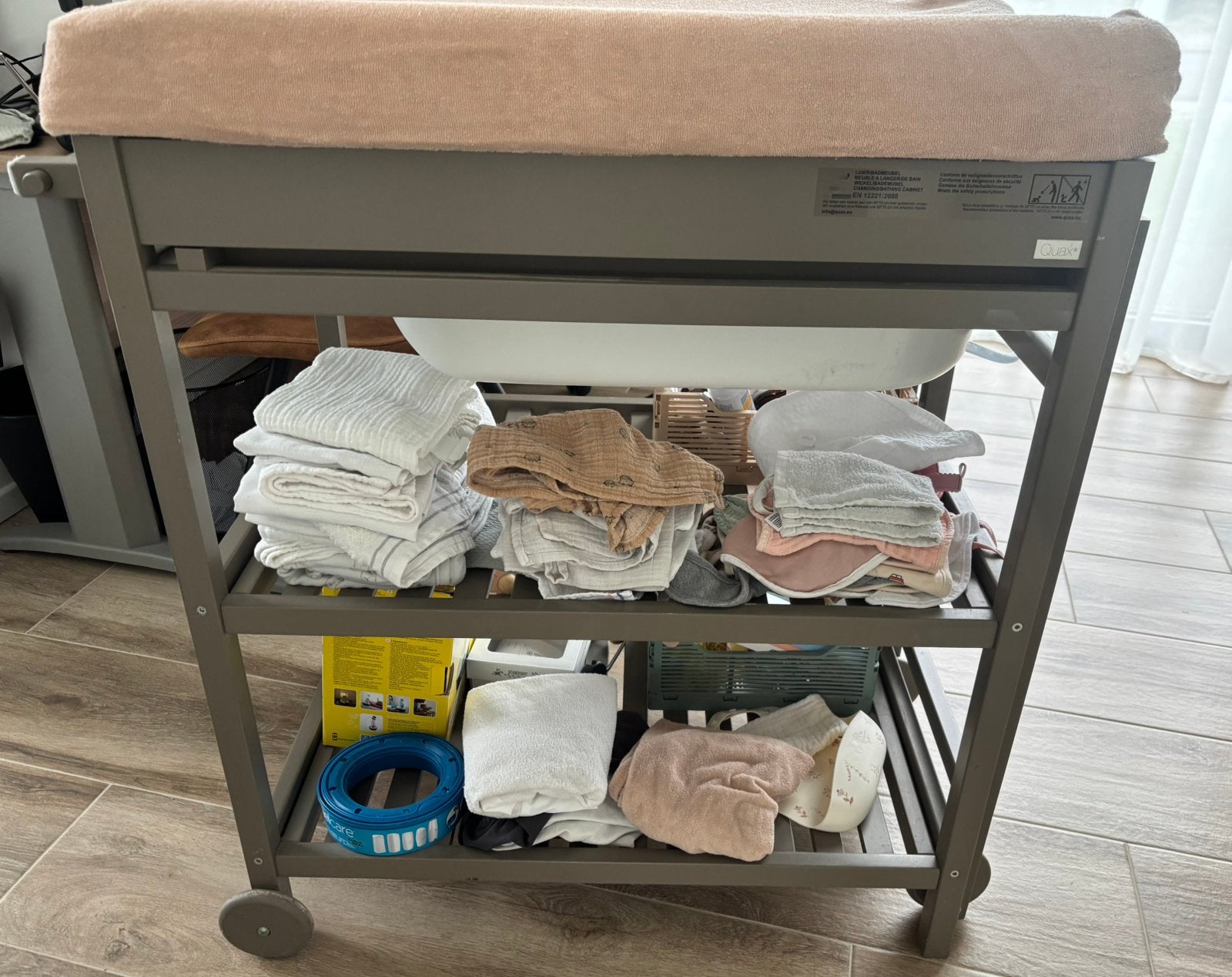 Quax verzorgingstafel baby met badje, Ophalen, Gebruikt, Badje
