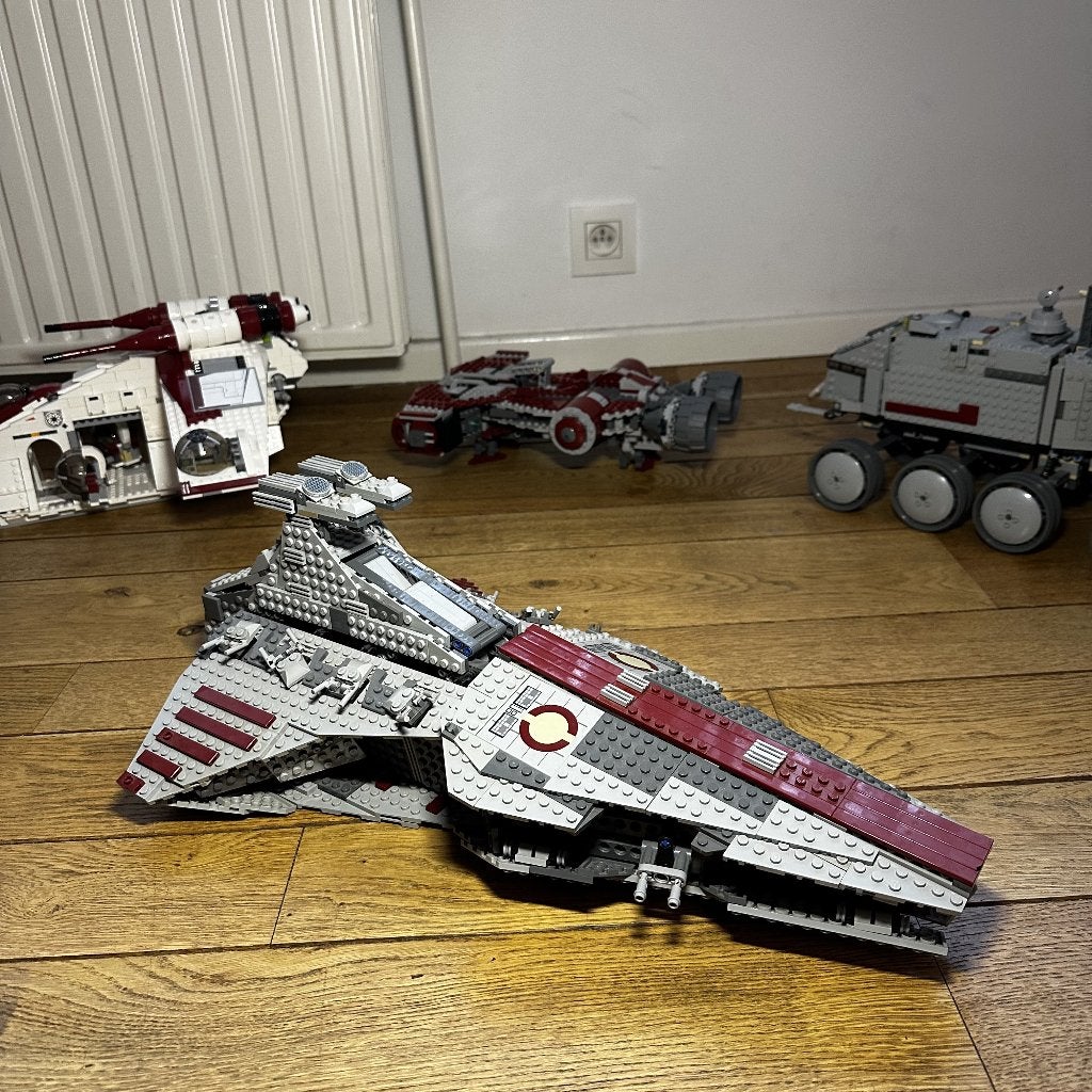 LEGO Star Wars Venator Republic Attack Cruiser 8039, Star Wars, Lego, Ophalen of Verzenden, Zo goed als nieuw