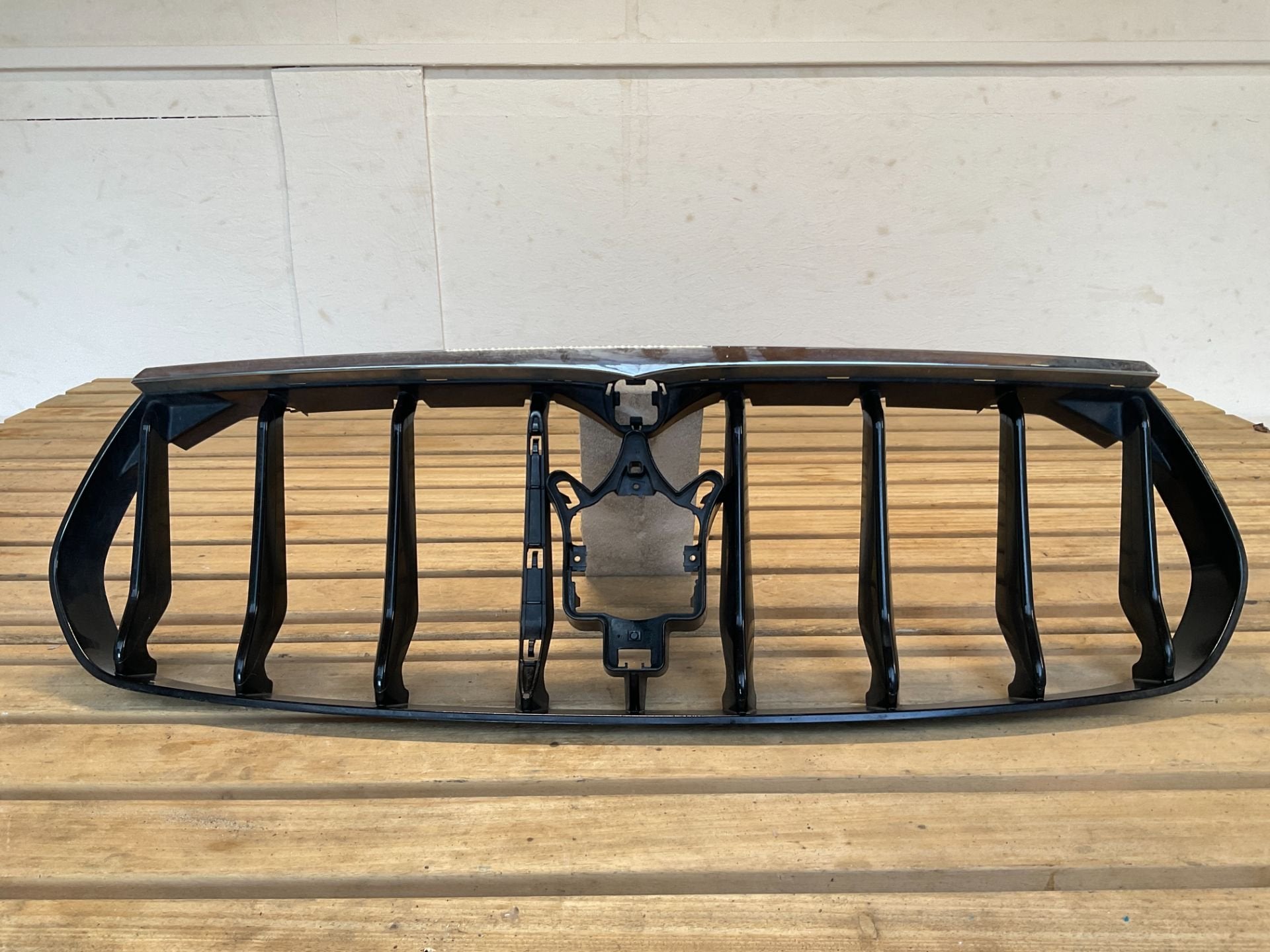 Bumper Grill Maserati Levante M161 670047042 Gril B5-528, Viale Ciro Menotti 322
41121  Modena, IT, Maserati, Gebruikt, Info@maserati.com
