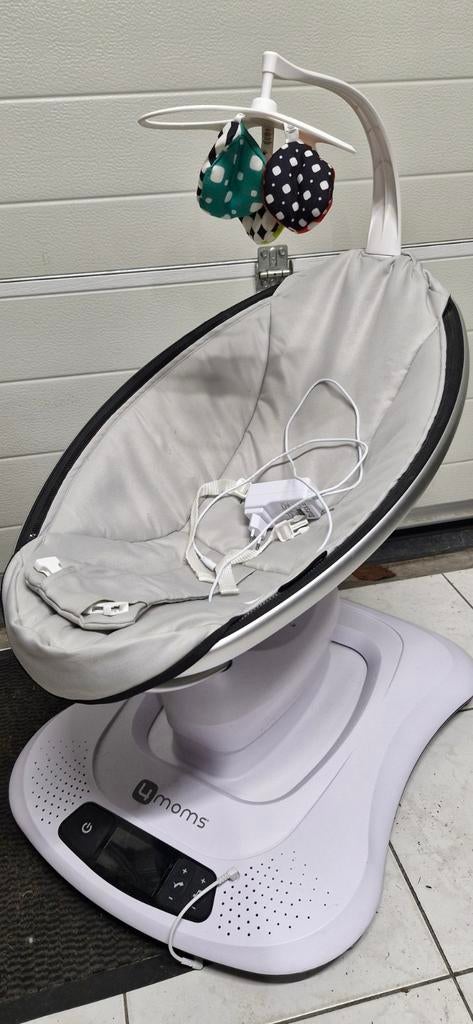 4 moms mamaroo, Autres marques, Enlèvement ou Envoi, Avec ceinture(s), Comme neuf