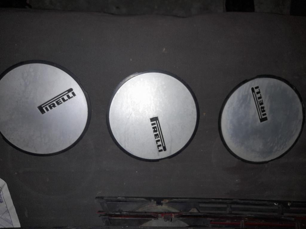 Couvre-moyeu Pirelli Golf GTI, Autos : Pièces & Accessoires, Pneus & Jantes, Enlèvement ou Envoi