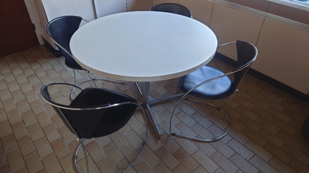 4 x Chaise vintage et table assortie, Italiaans vintage stijl, Enlèvement, Utilisé, Cuir