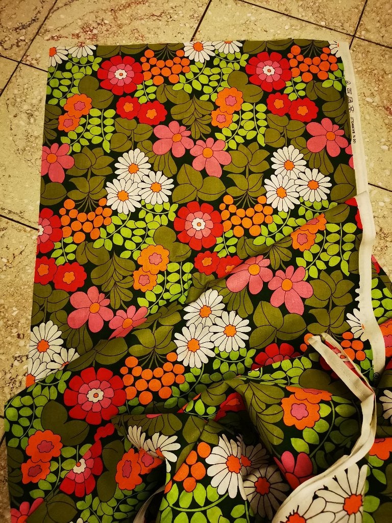 Fleurige kwaliteitsvolle vintage stof 100% katoen, Hobby en Vrije tijd, Ophalen, Meerkleurig, 200 cm of meer, Zo goed als nieuw