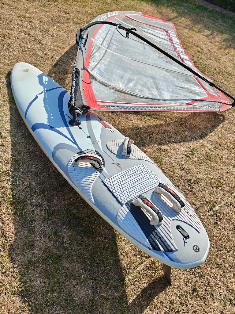 Fanatic Ray 130 Gun Sails Tempo 6.9 complete set, Watersport en Boten, Windsurfen, Ophalen, 250 tot 300 cm, Gebruikt, Met mast