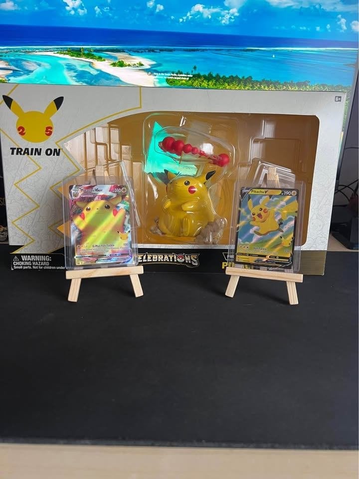 Pokemon Celebrations Premium Figure Collection: Pikachu VMAX, Hobby en Vrije tijd, Verzamelkaartspellen | Pokémon, Ophalen, Nieuw