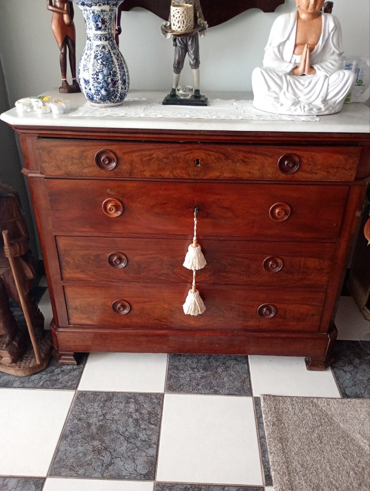 Commode à tiroirs, Enlèvement