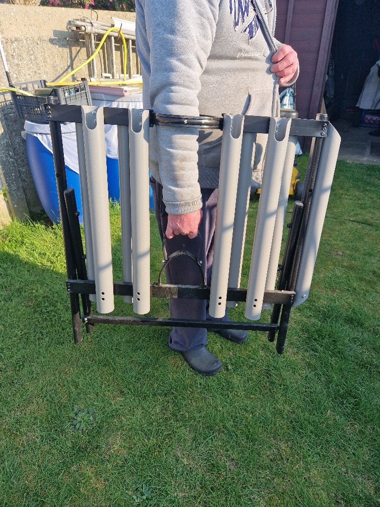 VEND PORTE CANNES 8 CANNES PLUS UN SUPPORT LATERAL., Enlèvement, Utilisé, Autres types