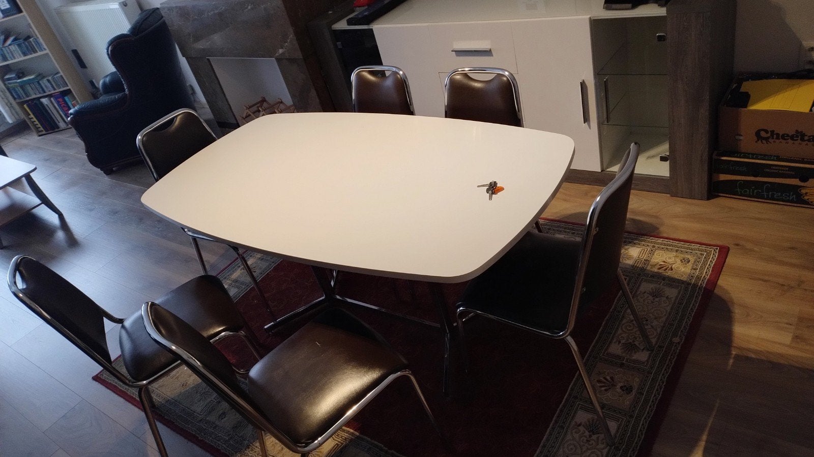 Vintage tafel en 8 stoelen., Huis en Inrichting, Ophalen