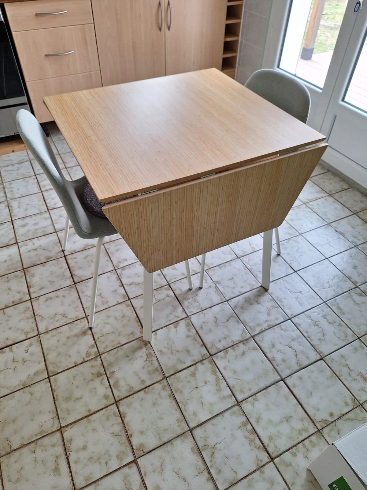 Table de cuisine avec deux chaises, 50 à 100 cm, Jusqu'à deux personnes, Enlèvement, Utilisé