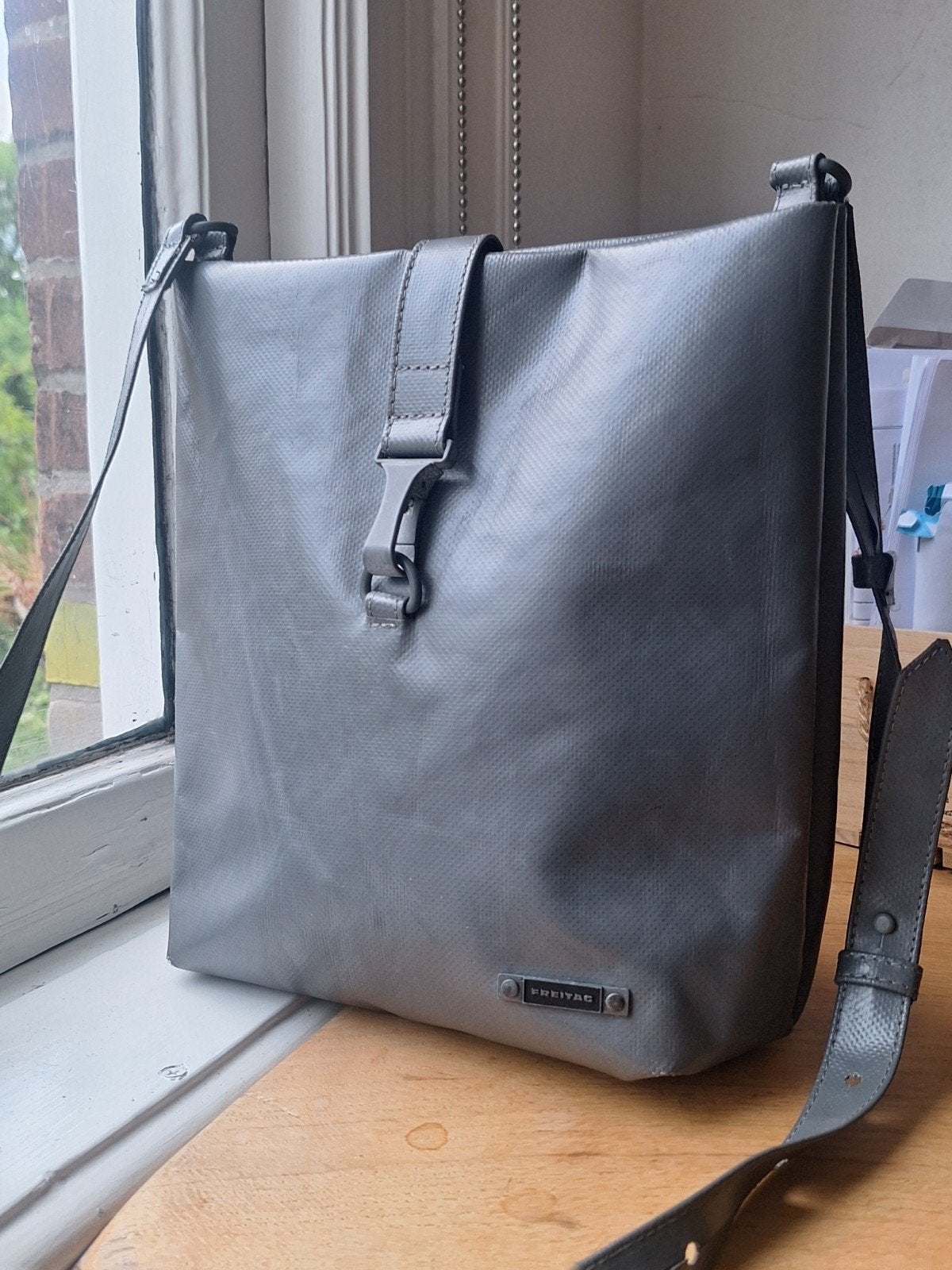 Oiseau Rare Freitag R124, Bijoux, Sacs & Beauté, Sacs | Sacs à bandoulière, Comme neuf, Autres marques, Enlèvement ou Envoi