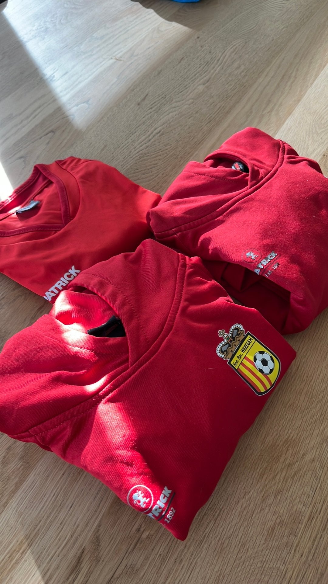 Bovenstukken voetbalkledij Rassing Waregem, Sport en Fitness, Voetbal, Maat S, Ophalen of Verzenden, Gebruikt, Shirt