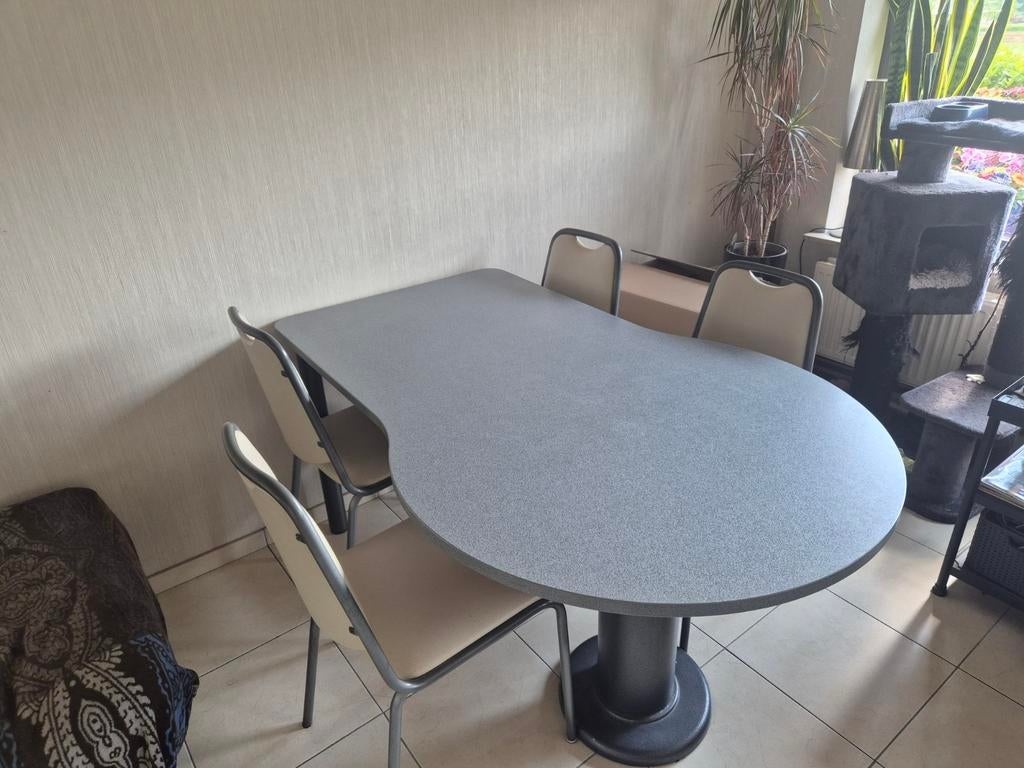 Gratis tafel en stoelen, Ophalen