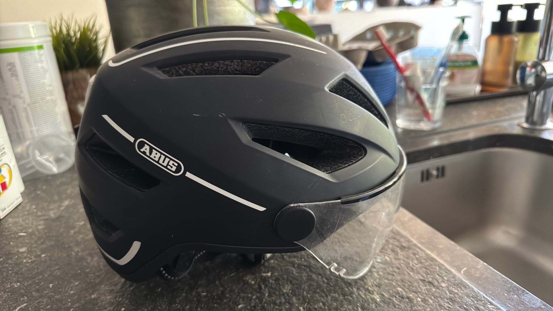 ABUS fietshelm met vizier, Ophalen, Gebruikt