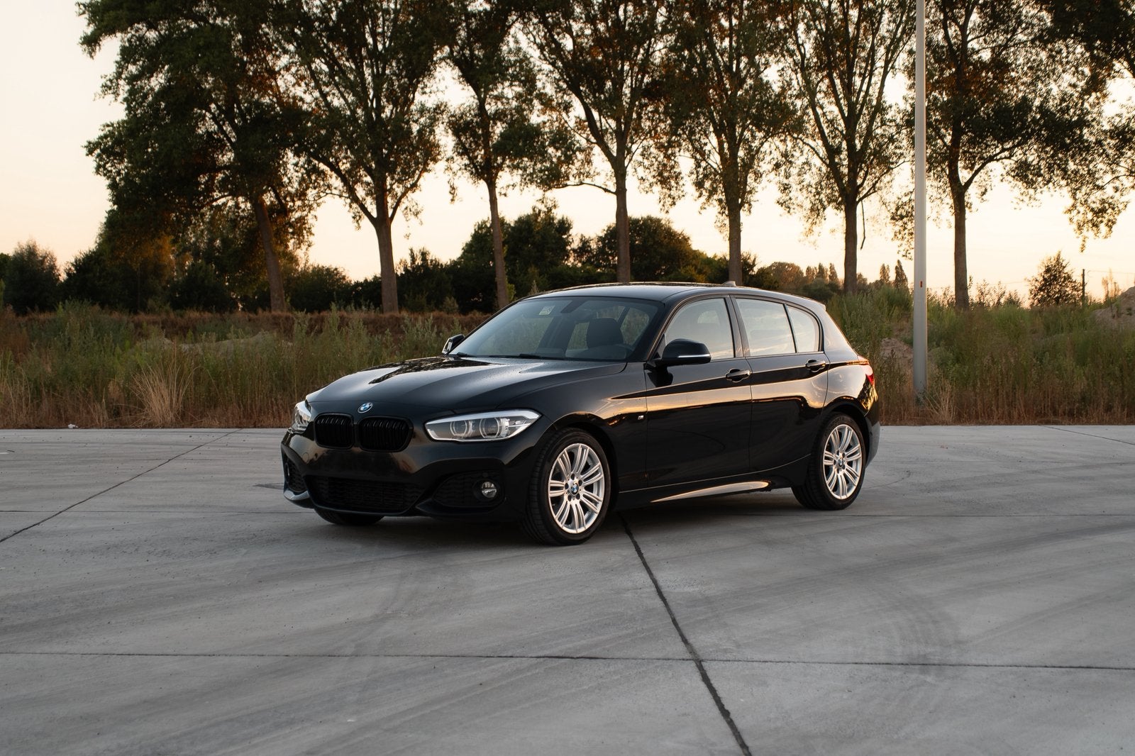 BMW 118i - Nieuwstaat - 2018, Auto's, BMW, Bluetooth, Euro 6, Zwart, Handgeschakeld
