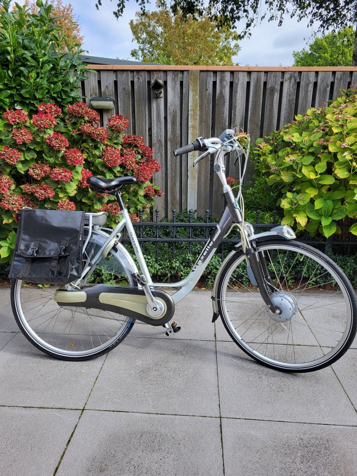 heb nog een hele goede en nette elektrische dames fiets, Fietsen en Brommers, Ophalen, Gazelle