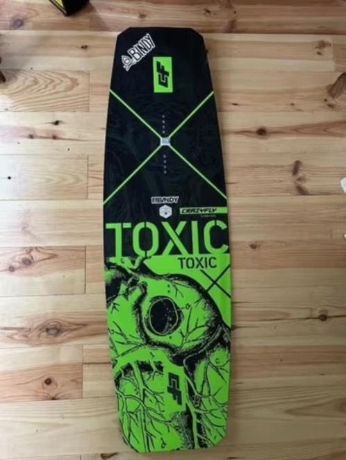 Wakeboard CrazyFly Toxic 148  46 cm – Cable Park, Enlèvement, Utilisé, Planche
