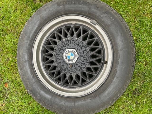 Set van 4 BMW-velgen R15 met banden uniroyal, Enlèvement, Pneu(s)