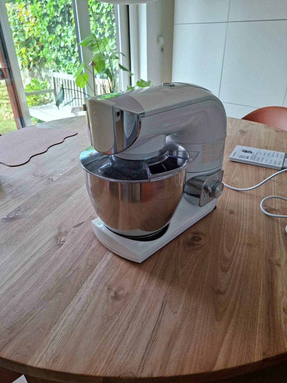 Keukenrobot wit, Ophalen, 4 liter of meer, Gebruikt, 3 snelheden of meer
