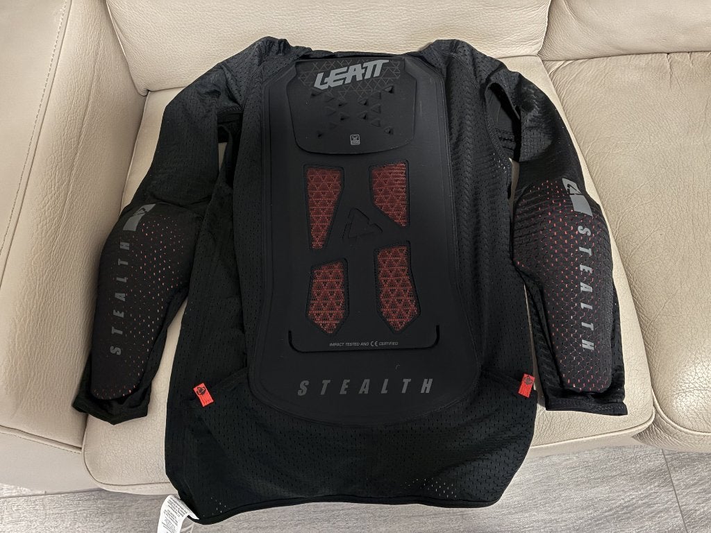 Leatt ReaFlex Stealth bodyprotector shirt – maat L, Fietsen en Brommers, Ophalen, Onderkleding, Zo goed als nieuw, Leatt
