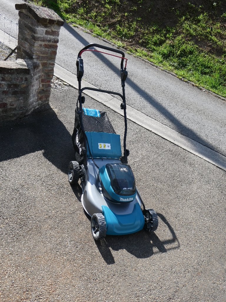 Nouvelle tondeuse DLM466Z  à vendre, Jardin & Terrasse, Neuf, Tondeuses à gazon sur batterie, Démarrage électrique, 40 à 49 cm