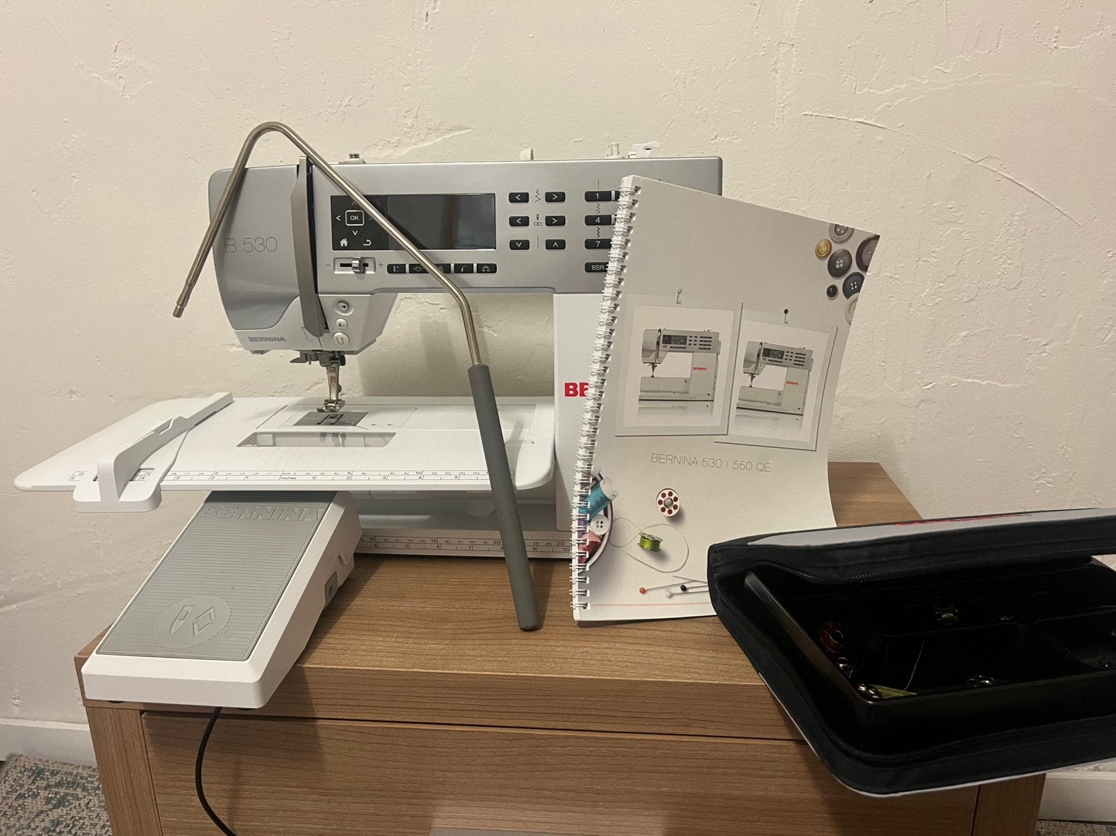 Bernina B530 Goed werkende naaimachine, Hobby & Loisirs créatifs, Machines à coudre & Accessoires, Comme neuf, Machine à coudre