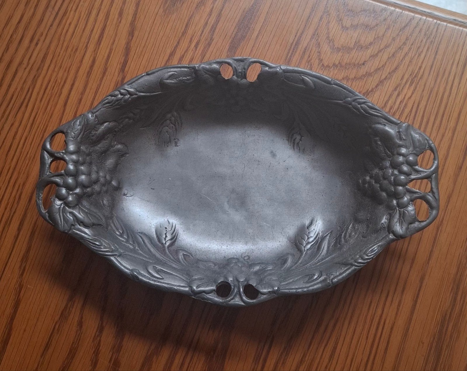 Vide-poche ou coupelle ovale en étain Véritable/Art Nouveau, Enlèvement