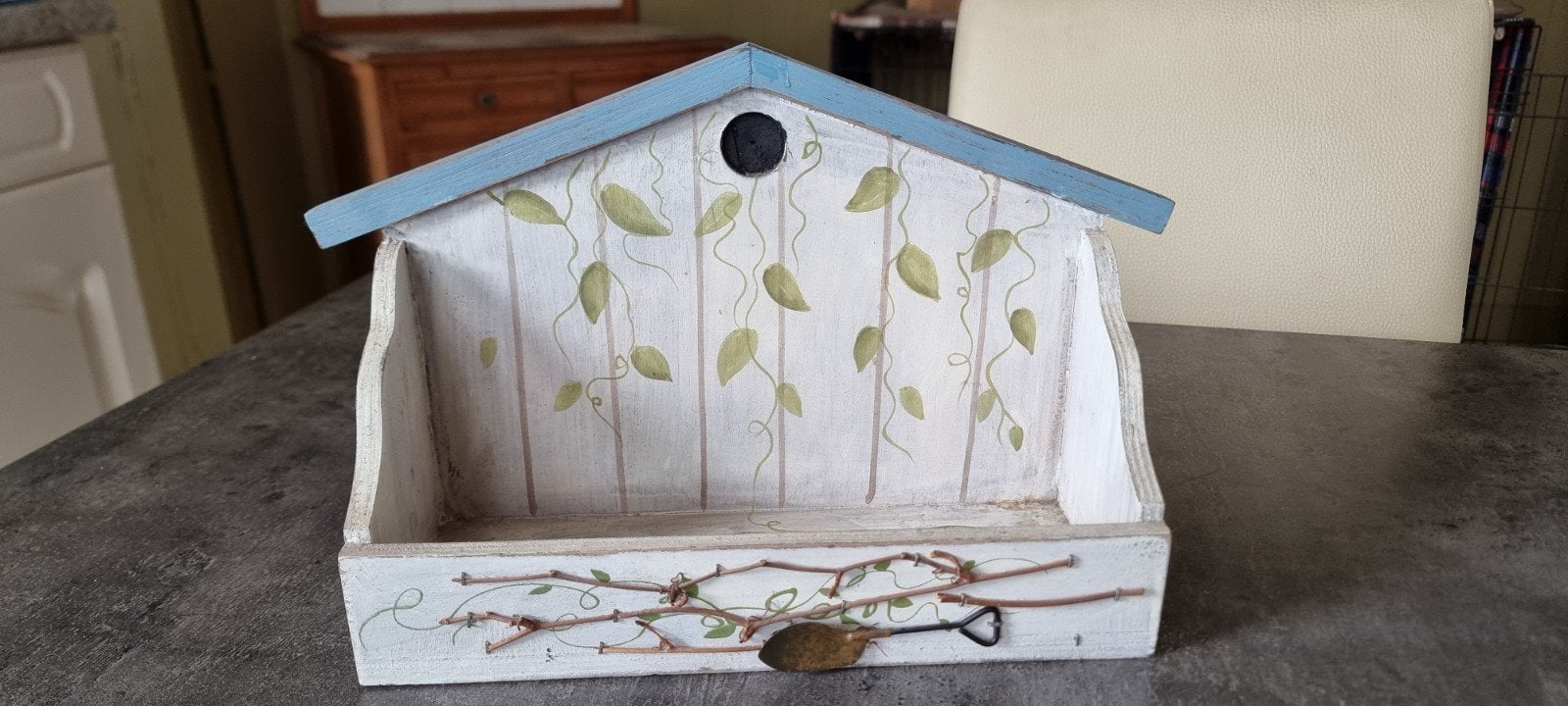 Mooi decoratief open houten hangkastje

Om bv kruiden of and, Ophalen of Verzenden, Hout