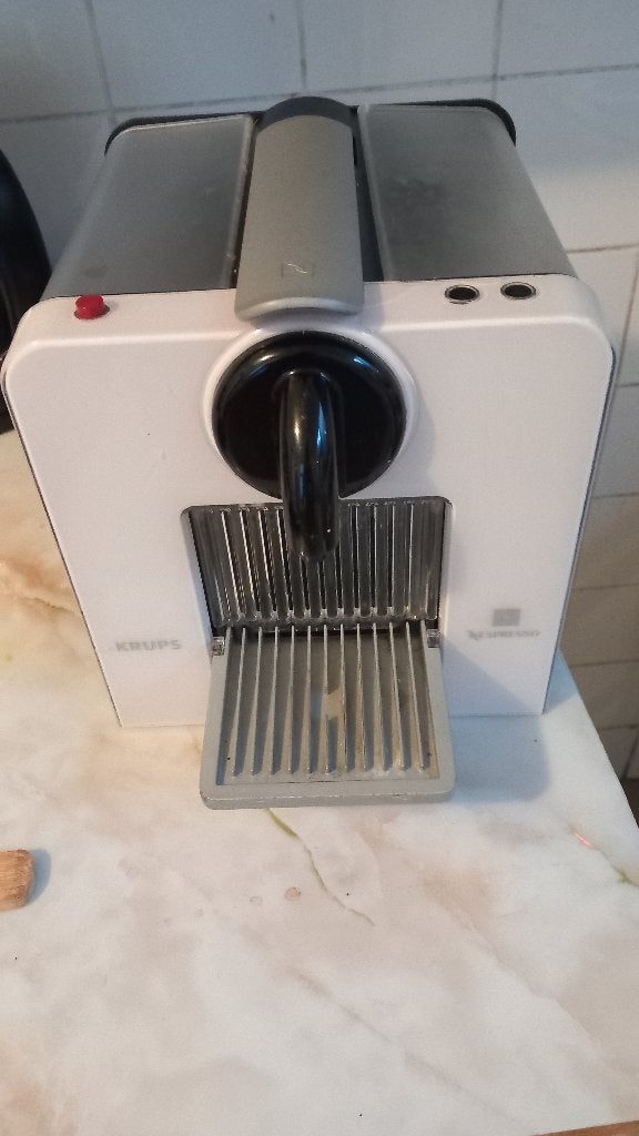 Krups Nespresso koffiemachine, Elektronische apparatuur, Gebruikt, Espresso apparaat, Ophalen of Verzenden, Koffiepads en cups