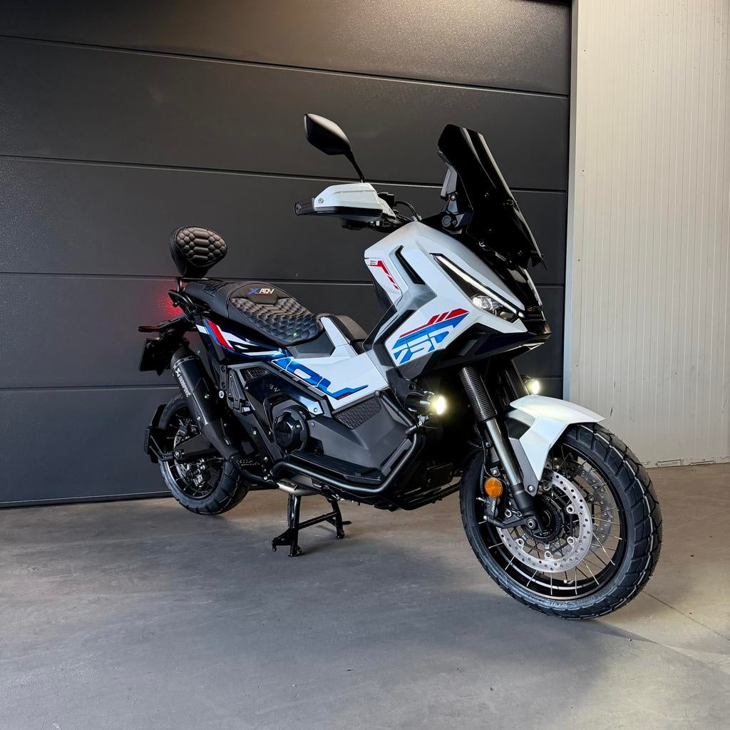 Honda X-ADV 750 Special Edition 2026 custom/Nieuw /BTW/ Akra, Entreprise, 2 cylindres, Neuf, Échappement sport