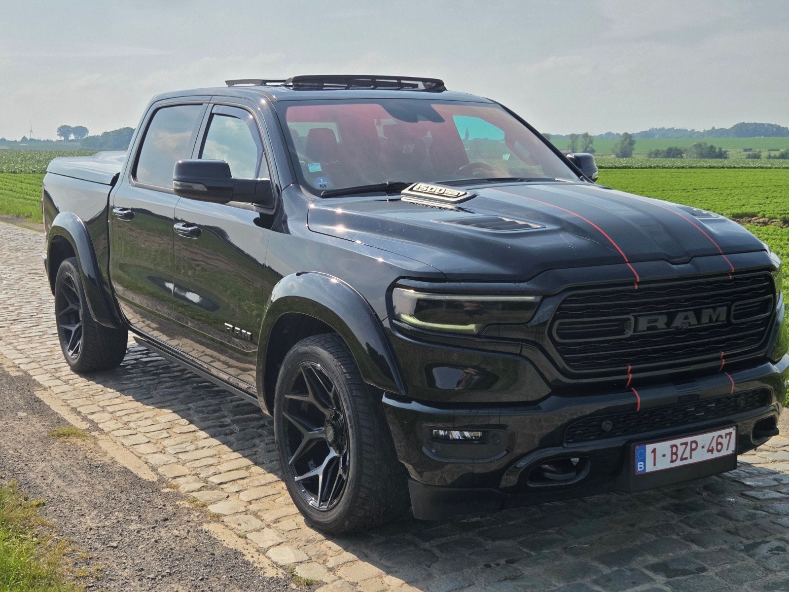 Dodge RAM 5.7 v8 32000km digitaal dashbord, Auto's, Dodge, Automaat, Stuurwielverwarming, Zwart, Leder