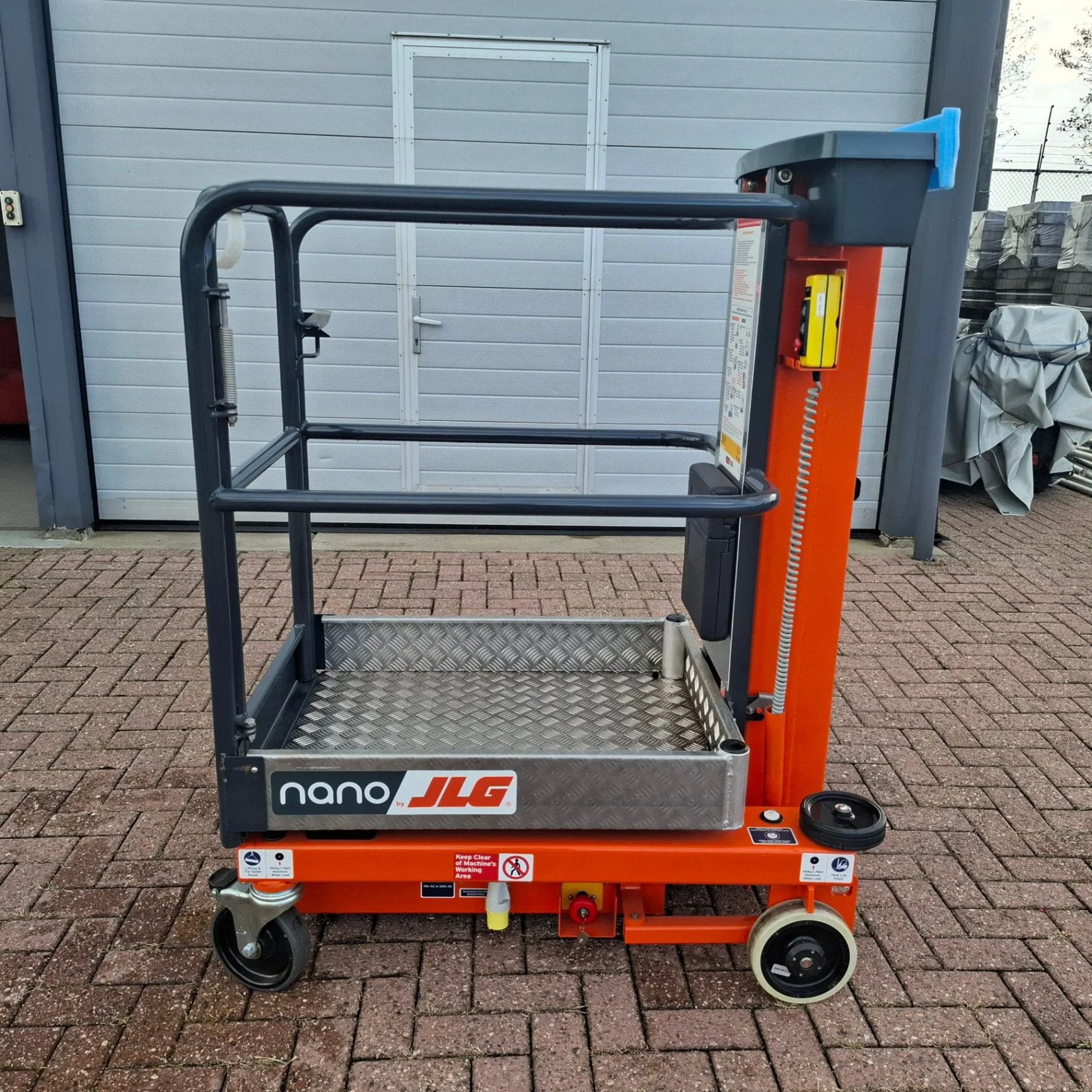 JLG Power towers Nano Nano (année de construction 2023), Articles professionnels