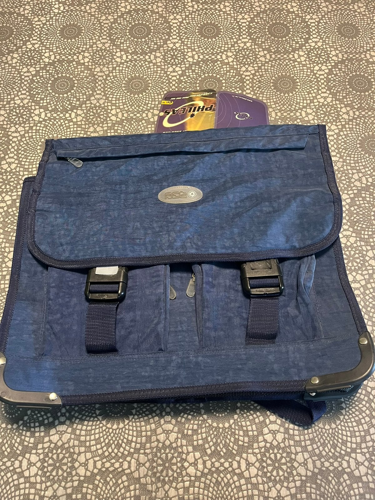 Cartable neuf Phileas il manque un petit cache, Enlèvement, Neuf
