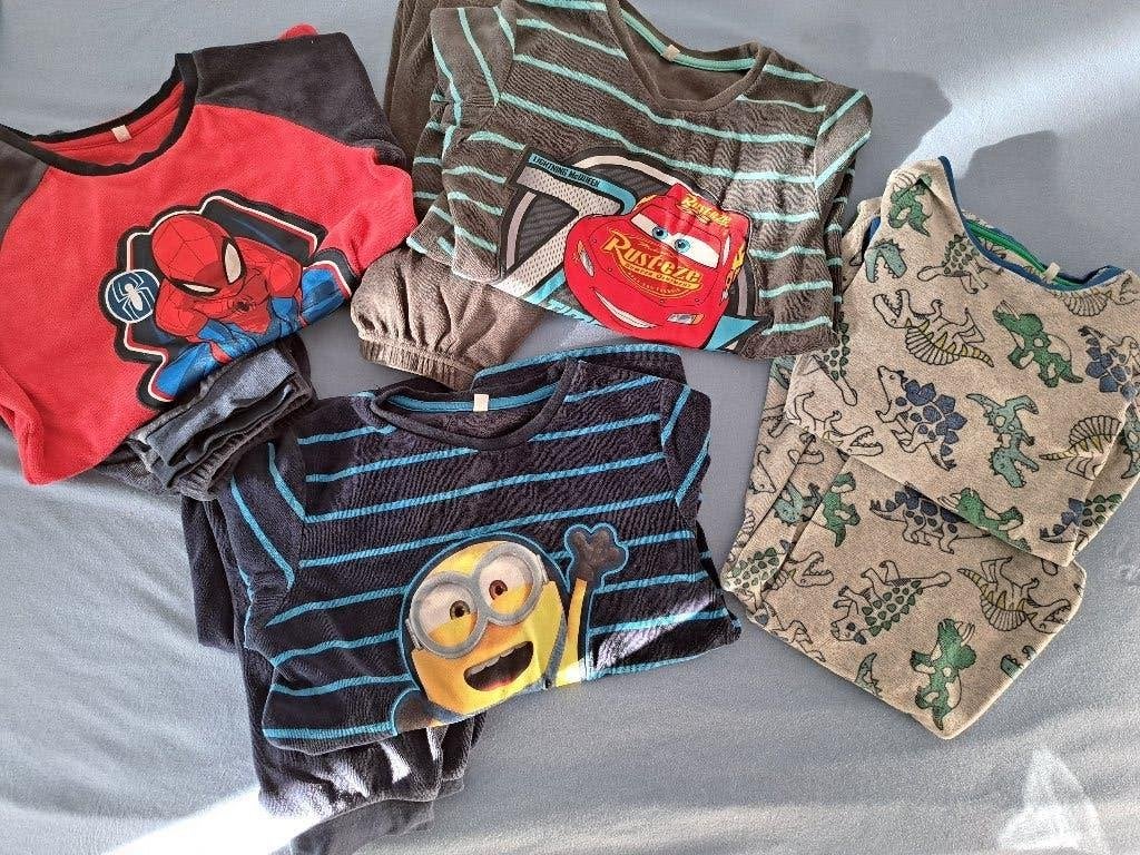 4 winterpyjama maat 134, Kinderen en Baby's, Kinderkleding | Maat 134, Ophalen