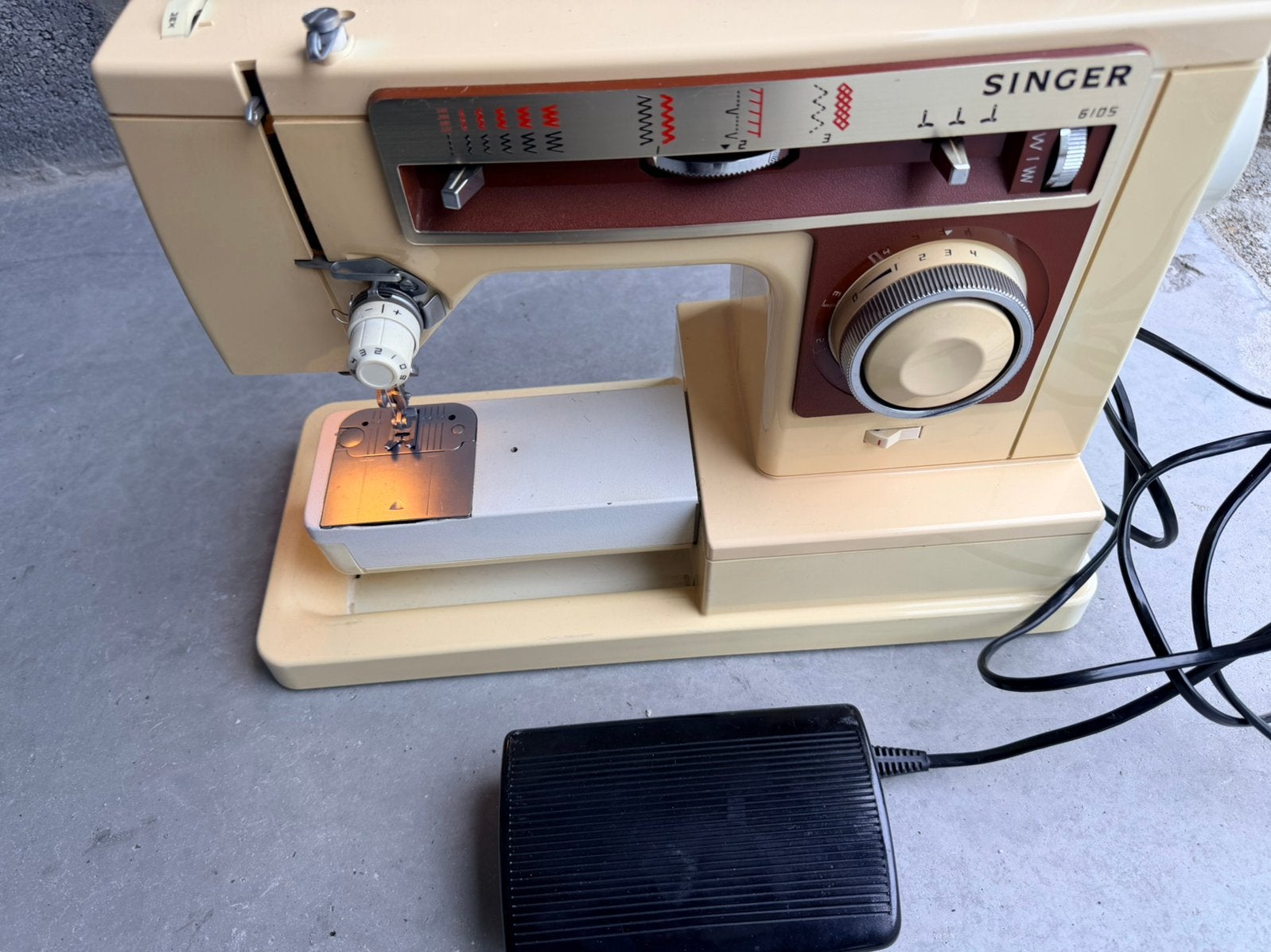 Vintage Singer 6105 naaimachine – Werkend + accessoires, Hobby en Vrije tijd, Ophalen, Zo goed als nieuw, Naaimachine, Singer
