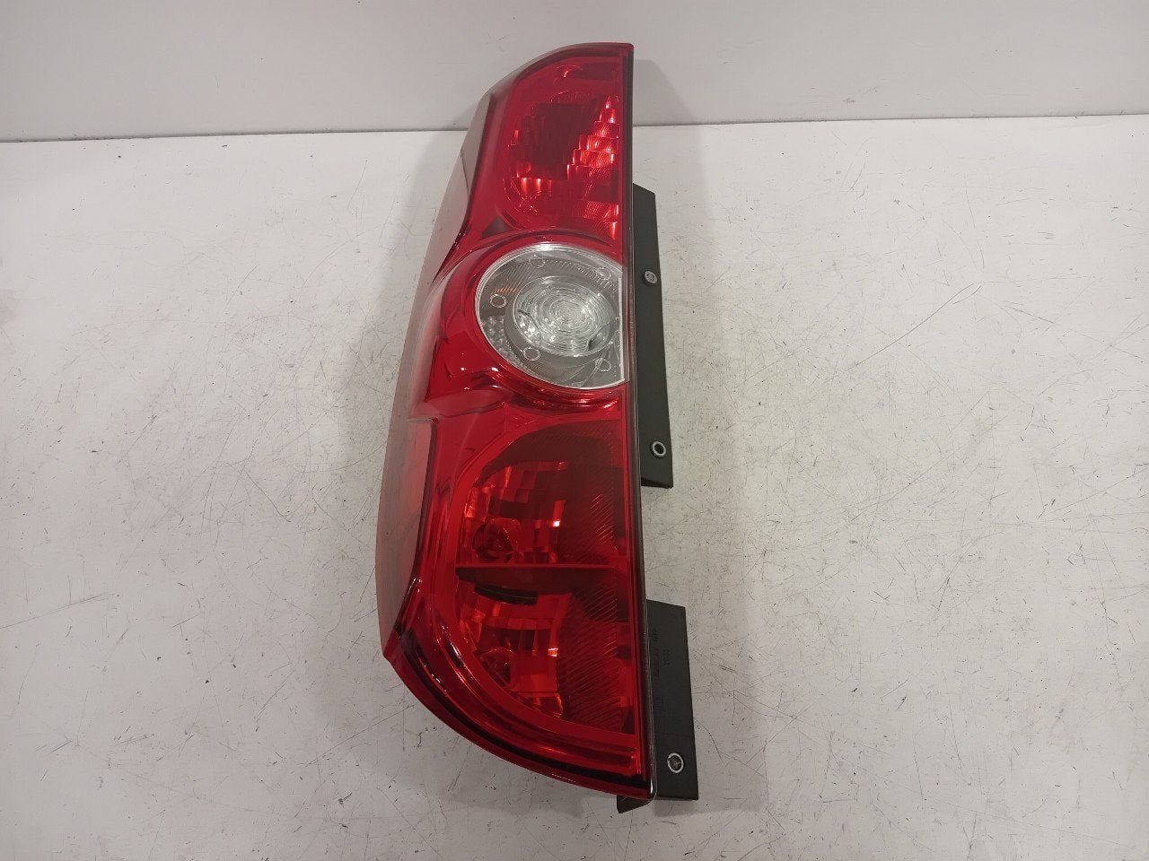 Achterlicht links buiten Opel Combo, Onderdelen@venauto.nl, Van der Ven Autorecycling B.V., Gebruikt, Ettenseweg 76, 4706 PB Roosendaal, The Netherlands