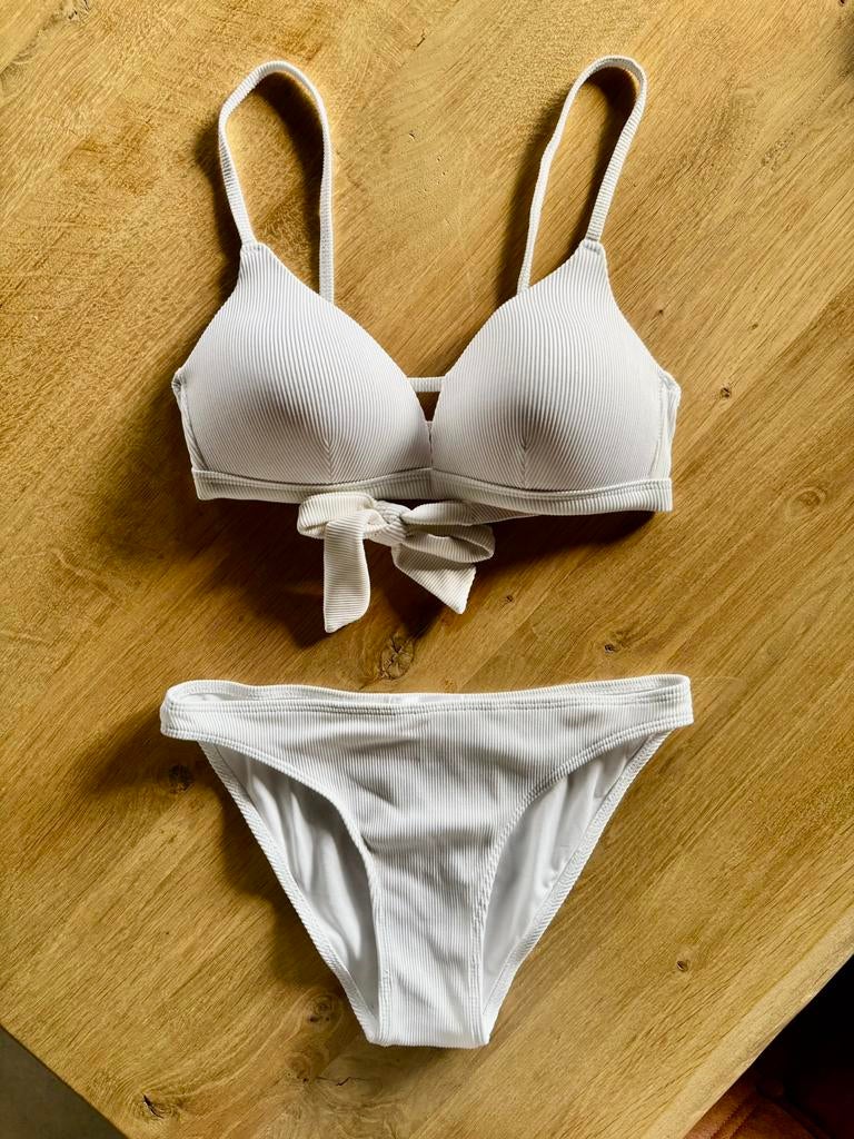 Witte bikini Cherry Koko maat M Nieuw - €10, Kleding | Dames, Badmode en Zwemkleding, Ophalen of Verzenden, Nieuw, Wit, Bikini