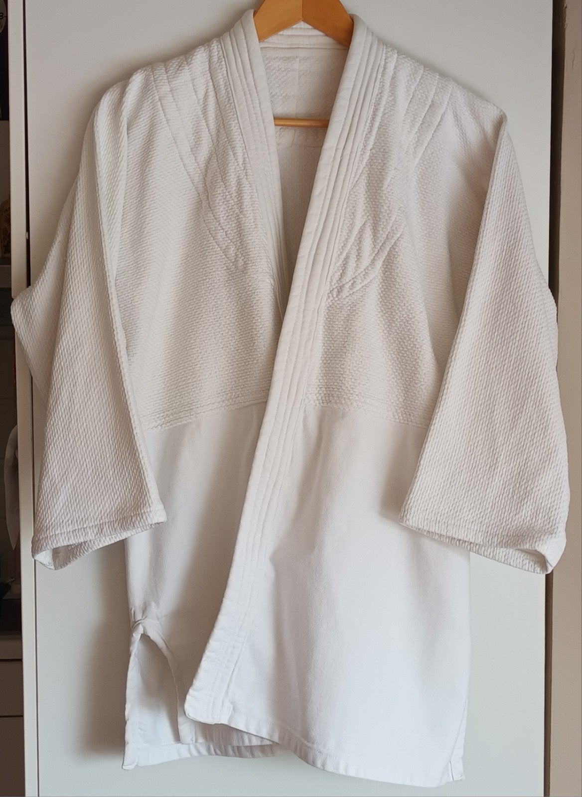 Judogi ou kimono de judo 160cm, Sports & Fitness, Enlèvement, Comme neuf, Judo, Vêtements d'arts martiaux