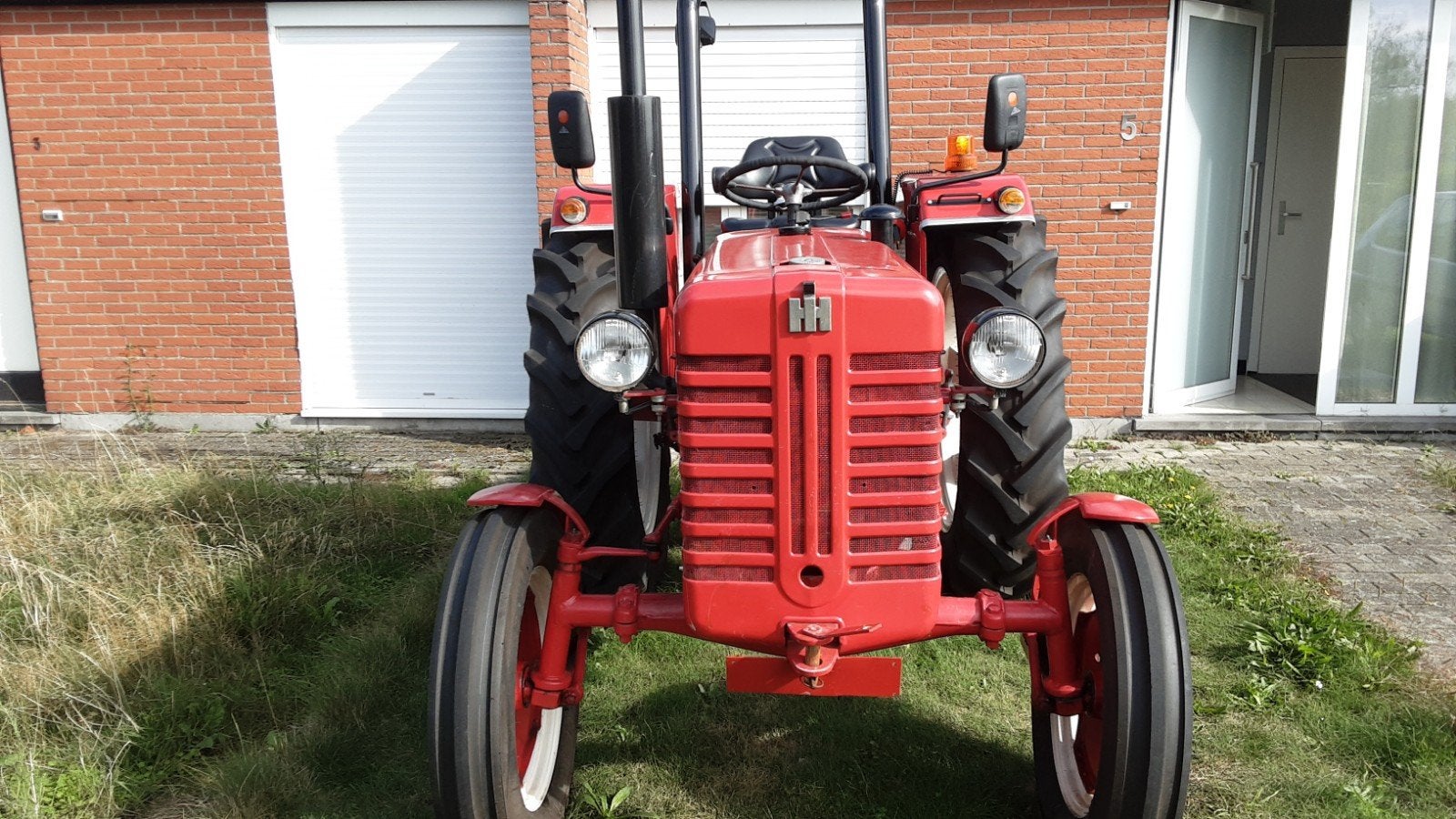 tractor international 324 oldtimer, Zakelijke goederen, Ophalen of Verzenden