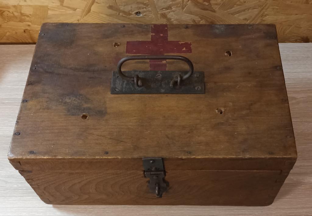 Boîte Allemande de secours Verbandkasten en bois ww2 (rare), Collections, Envoi, Armée de terre, Autres types