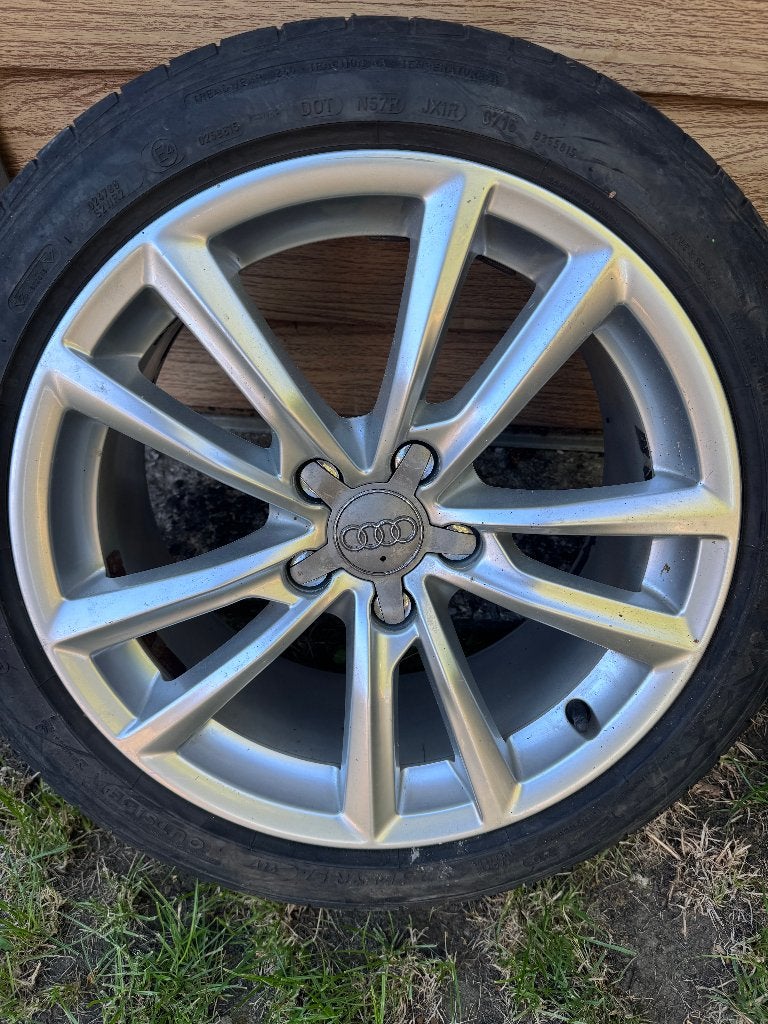Jantes Audi A3 17" + pneus (1 crevé), Autos : Pièces & Accessoires, Pneus & Jantes, Pneu(s), 17 pouces, 225 mm, Véhicule de tourisme