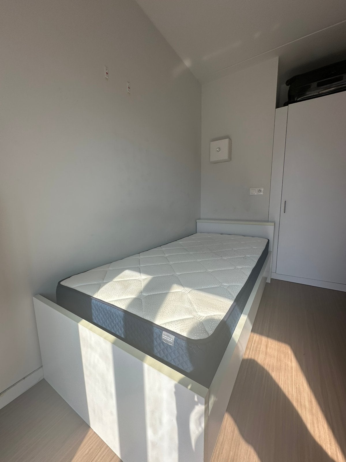 Matelas 90  190 cm, épaisseur 22 cm.