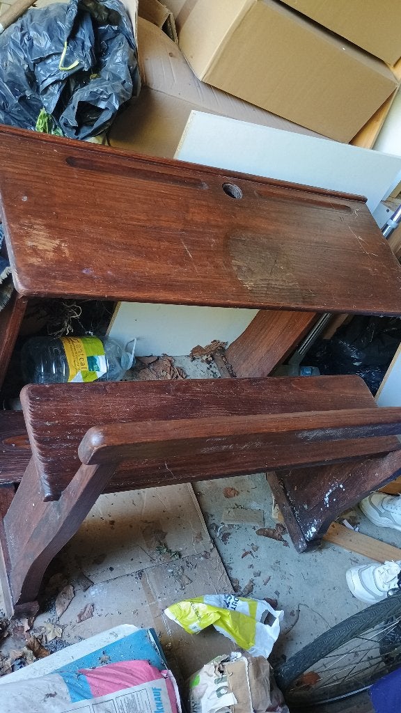 Ancien bureau et banc d'écolier, Enfants & Bébés, Chambre d'enfant | Tables & Chaises, Enlèvement