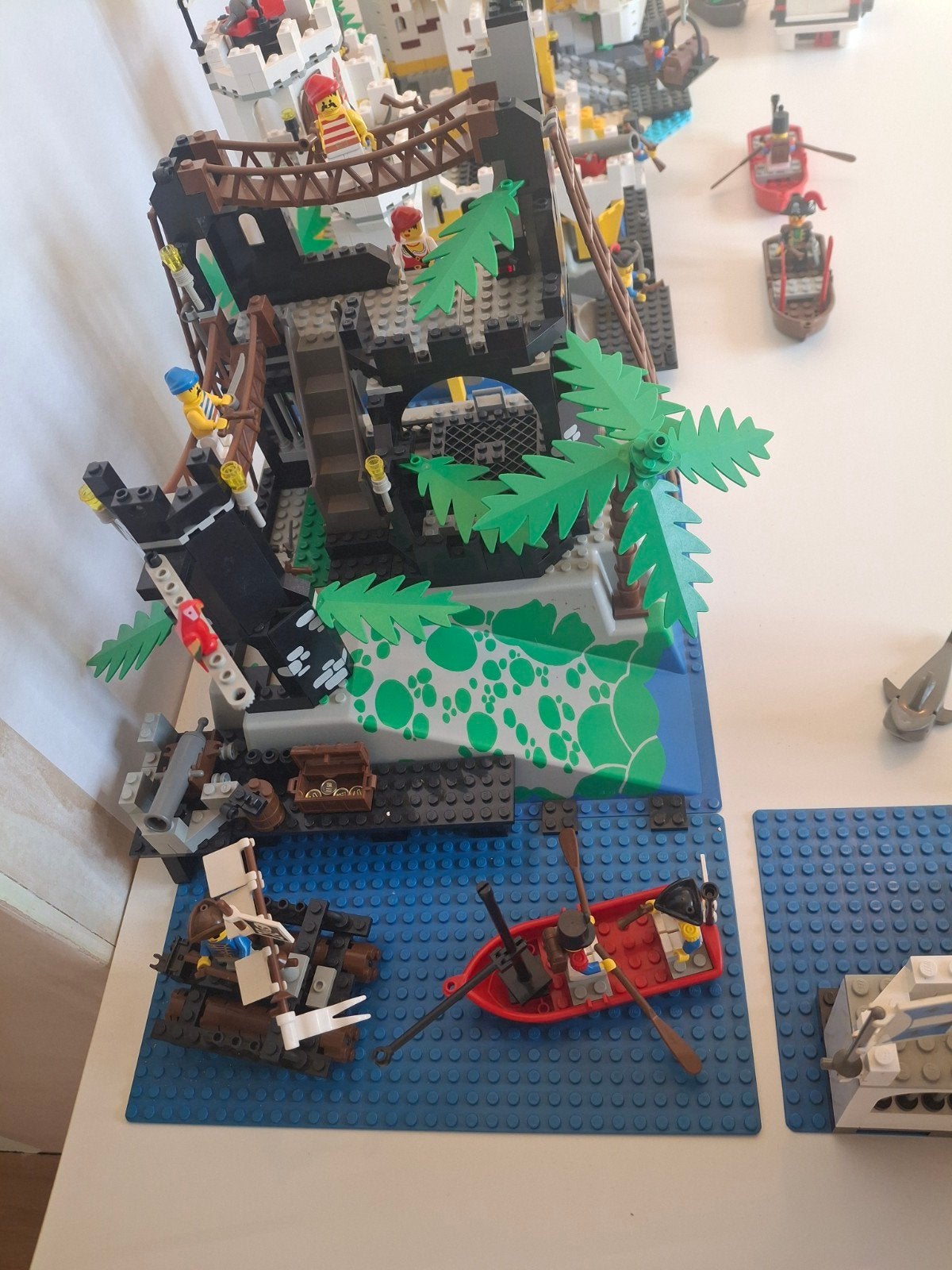 Lego pirate rock island refugee  6273, Ophalen