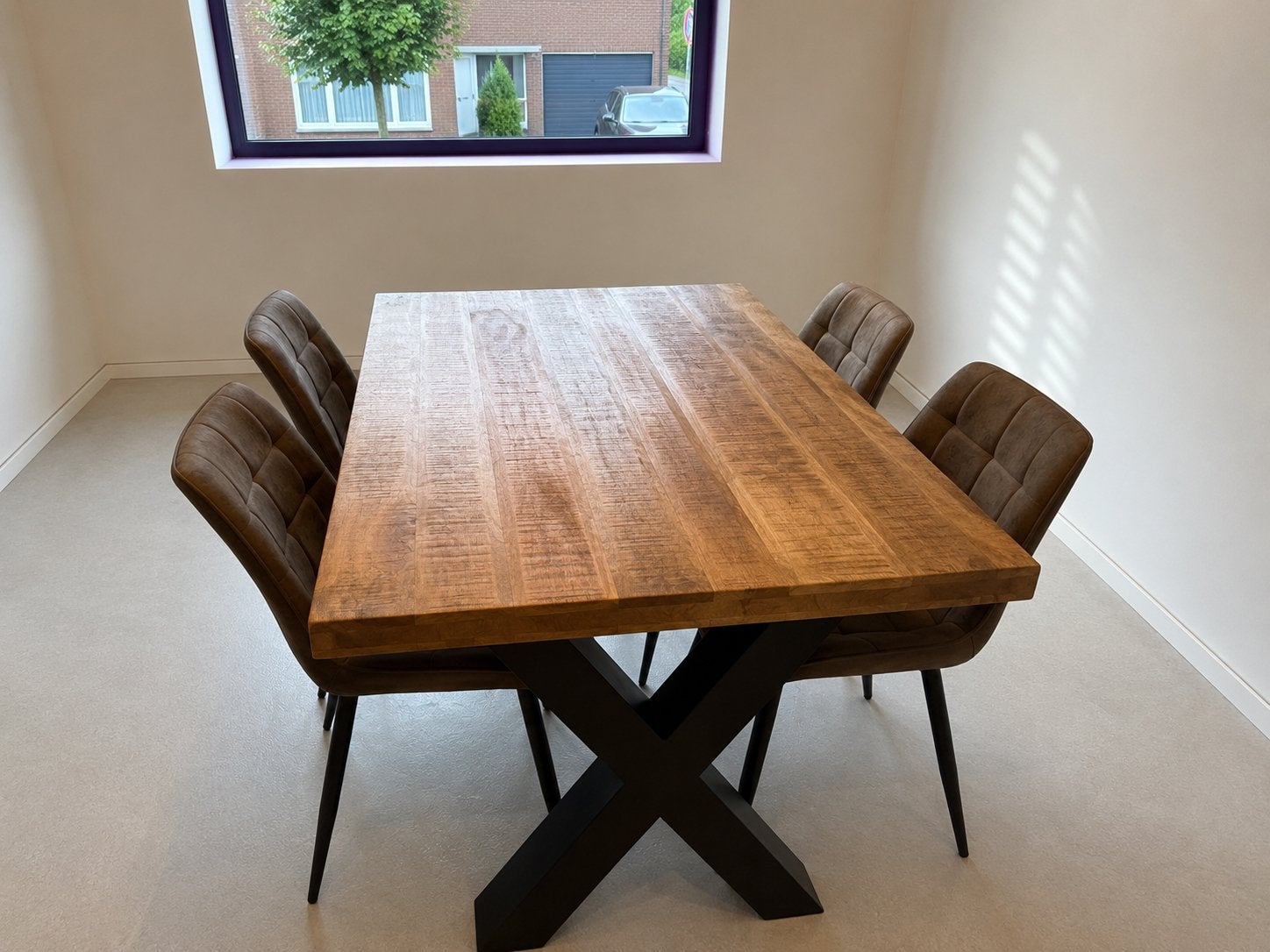 Mango houten tafel met 4 stoelen., Huis en Inrichting, Tafels | Eettafels, Ophalen, 100 tot 150 cm, 50 tot 100 cm, Zo goed als nieuw