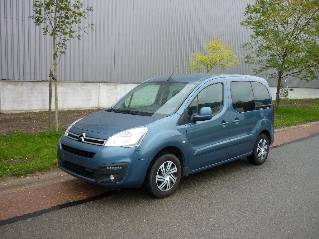 Berlingo Multispace 1.6i, Navi, Airco, https://public.car-pass.be/vhr/fa711452-eb16-4a33-8873-42533cd75eda, 4 cilinders, 72 kW