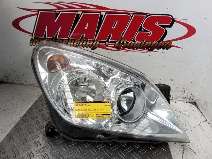 Phare droit d'un Opel Astra, -, -, Opel, 3 mois de garantie