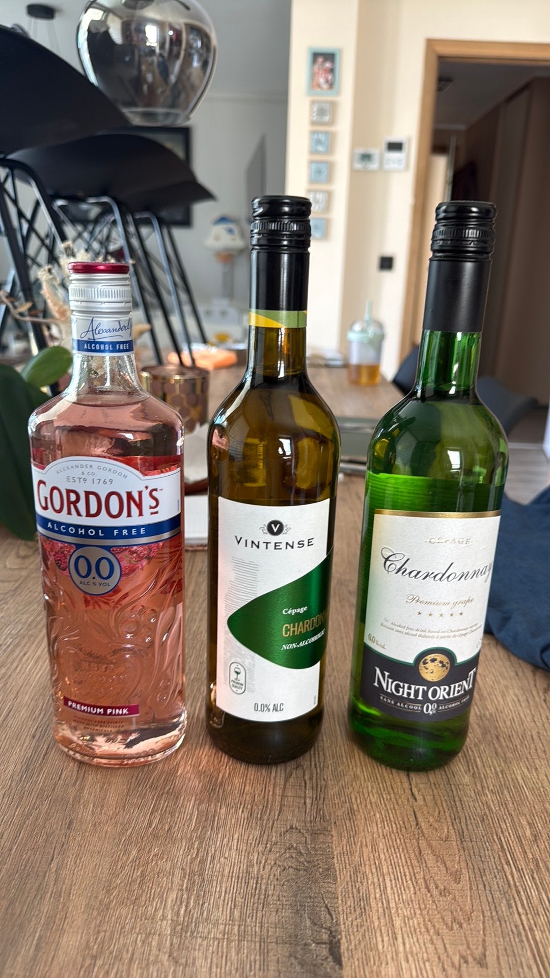 Assortiment 0% alcohol wijnen en gin, Verzamelen, Wijnen, Ophalen of Verzenden, Zo goed als nieuw